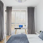 Skyline With Balcony & Ac By Solarento Apartment *
