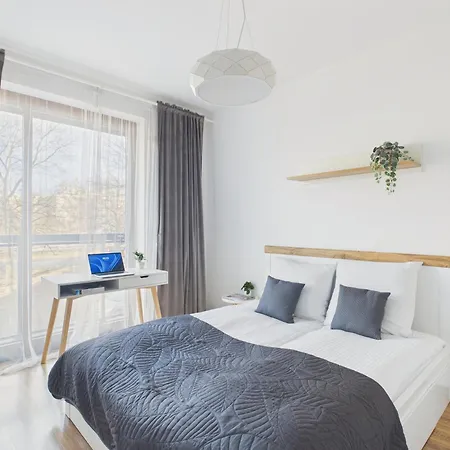 Apartment Skyline With Balcony & Ac By Solarento Warschau