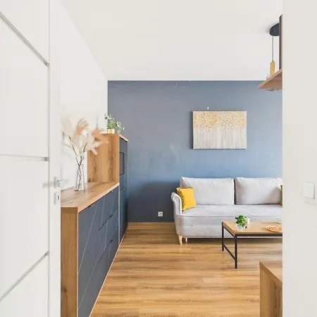 Skyline With Balcony & Ac By Solarento Apartment